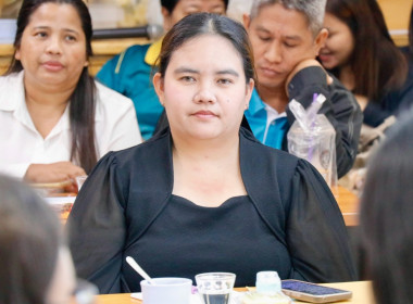 ตรวจเยี่ยมและรับฟังปัญหาของสมาชิกสหกรณ์นิคมประมงนครศรีธรรมราช จำกัด ณ จุดรวบรวมผลผลิตของสมาชิกสหกรณ์ โดยรับทราบถึงปัญหาความเดือดร้อนในเรื่องของการต่อทะเบียนเกษตรกรผู้เพาะเลี้ยงสัตว์น้ำของสมาชิกสหกรณ์ รวมทั้งเรื่องการขออนุญาตการเข้าทำประโยชน์ในที่ดินและติ ... พารามิเตอร์รูปภาพ 36